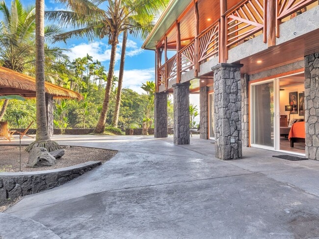 Building Photo - Oceanfront Estate: The Honolii Hale