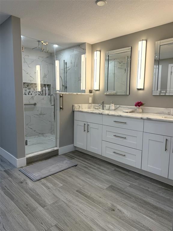 Building Photo - 1 Beach Dr SE