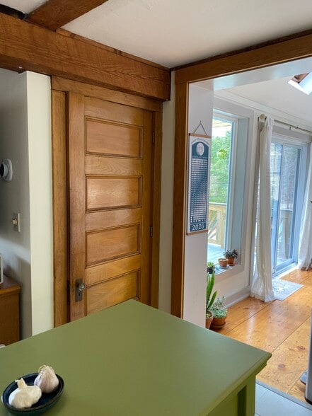 Building Photo - 326 Reservoir Dr