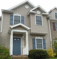 Building Photo - 3 bedroom, 2 1/2 bath townhome.