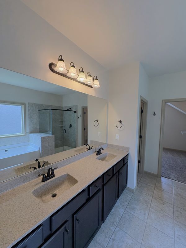 Building Photo - 4950 Belcrest Way