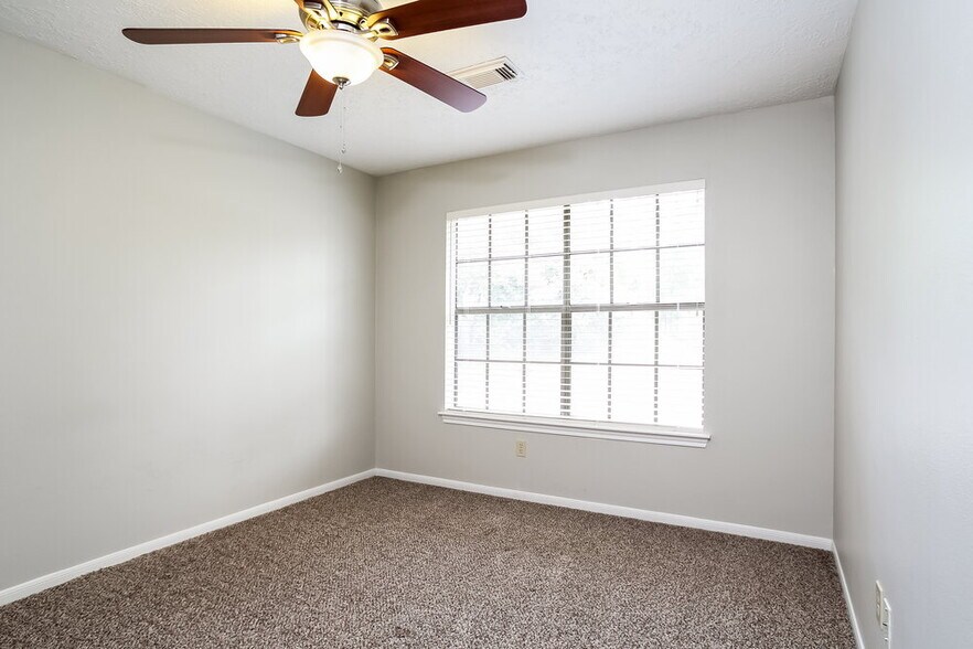 Building Photo - 5111 Natural Bridge Dr