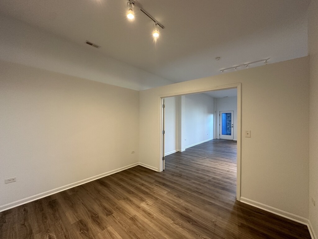 Building Photo - 2550 S Wabash Ave