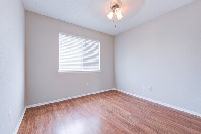 Building Photo - 20135 Telegraph Square Ln