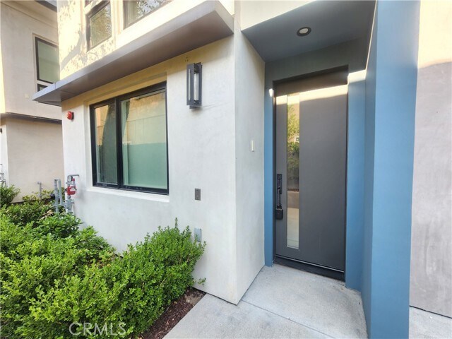 Building Photo - 901 W Duarte Rd