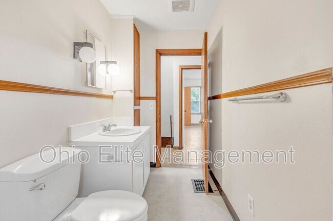 Building Photo - 49 S Burgess Ave