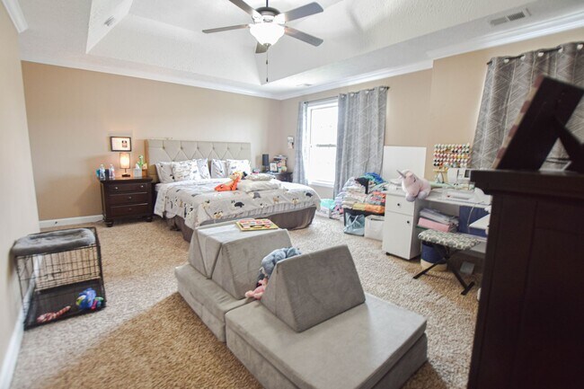 Building Photo - Pet Friendly Four Bedroom!