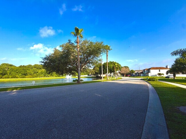 Building Photo - 2498 River Ridge Dr