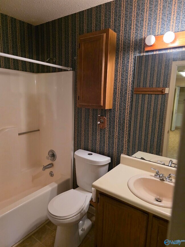 Building Photo - 5035 7 Pine Cir