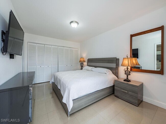 Building Photo - 3635 Boca Ciega Dr