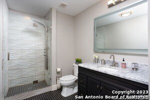 Building Photo - 626 E Woodlawn Ave