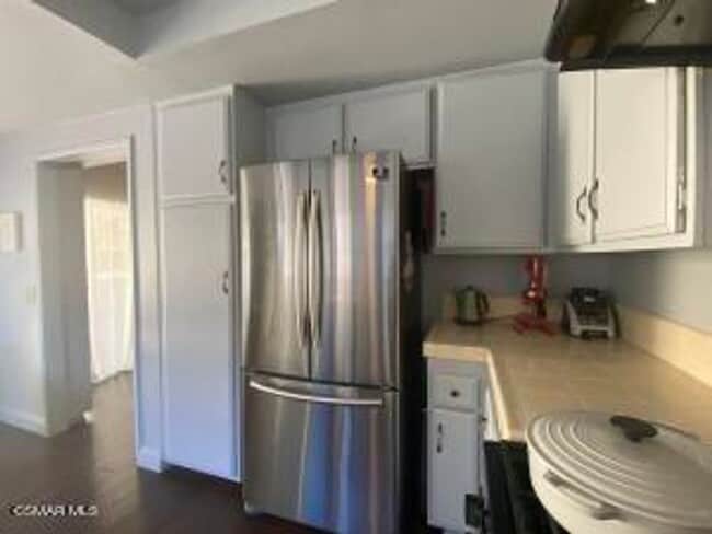 Building Photo - This is a lovely 2 bedroom, 1 1/2 bathroom...