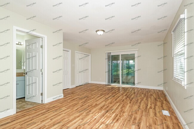 Building Photo - 4938 Tulip Tree Ln