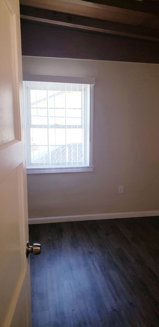 Building Photo - 3 Bed 1 Bath Home