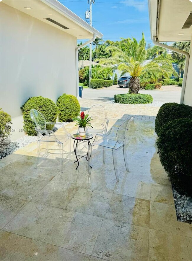 Building Photo - 9240 Byron Ave