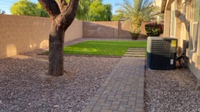 Building Photo - 4240 S Kerby Way