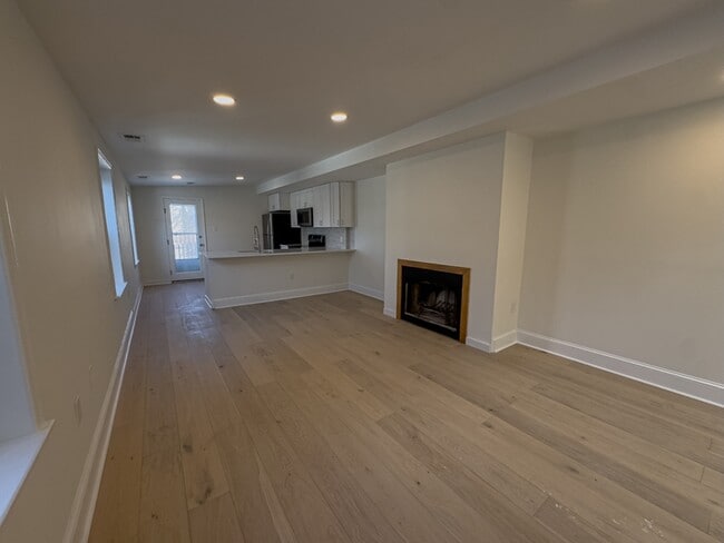 Building Photo - 1919 Mt Vernon St