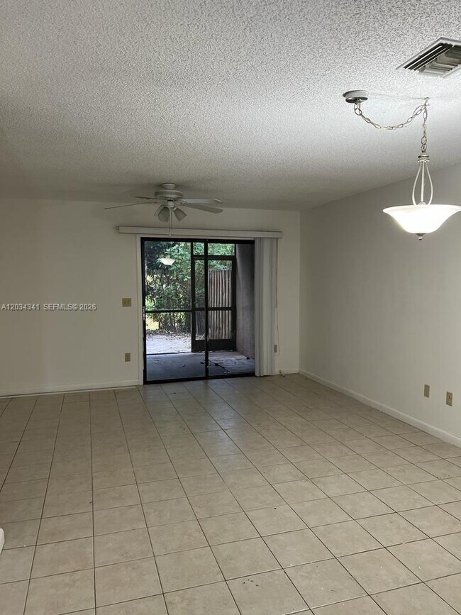 Building Photo - 13785 Bottlebrush Ct