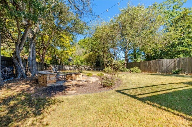 Building Photo - 1131 Winburn Dr