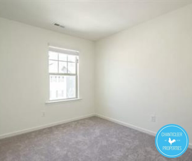 Building Photo - 5830 Crestlawn Ct