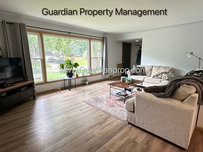 Building Photo - 3050 Glenden Terrace