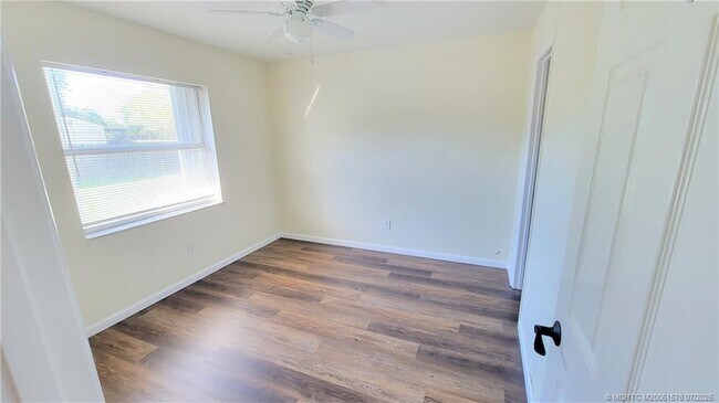Building Photo - 3873 SW La Fleur St
