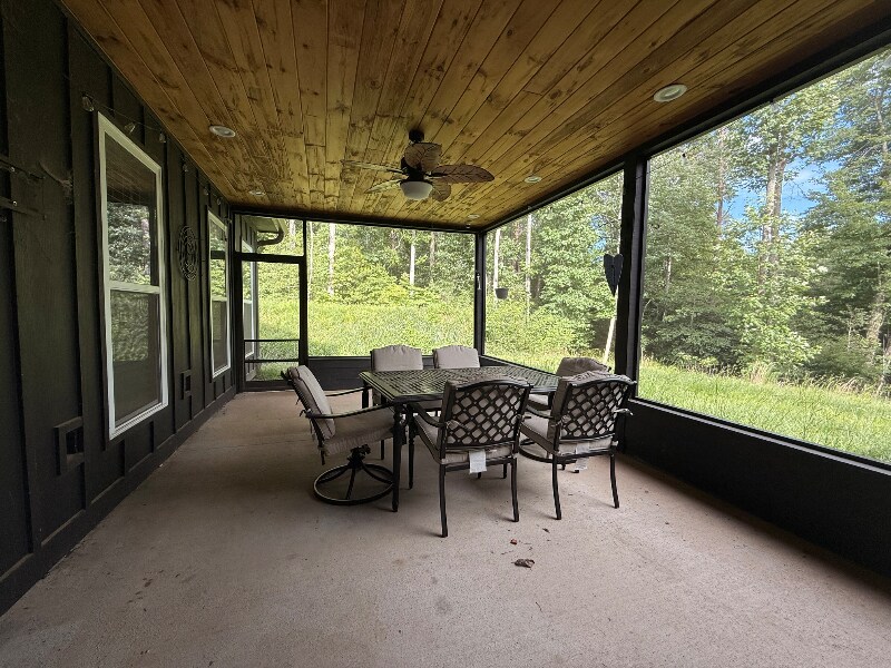 Building Photo - 415 Autumn Ridge Dr
