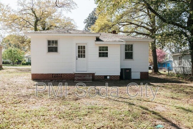 Building Photo - 332 Guilford St