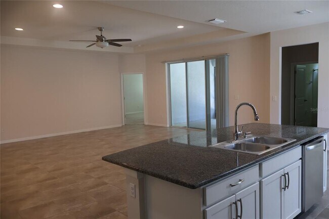 Building Photo - 5033 SW 56th St