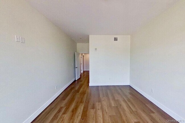 Building Photo - 185-191 Ashford Avenue Unit 12