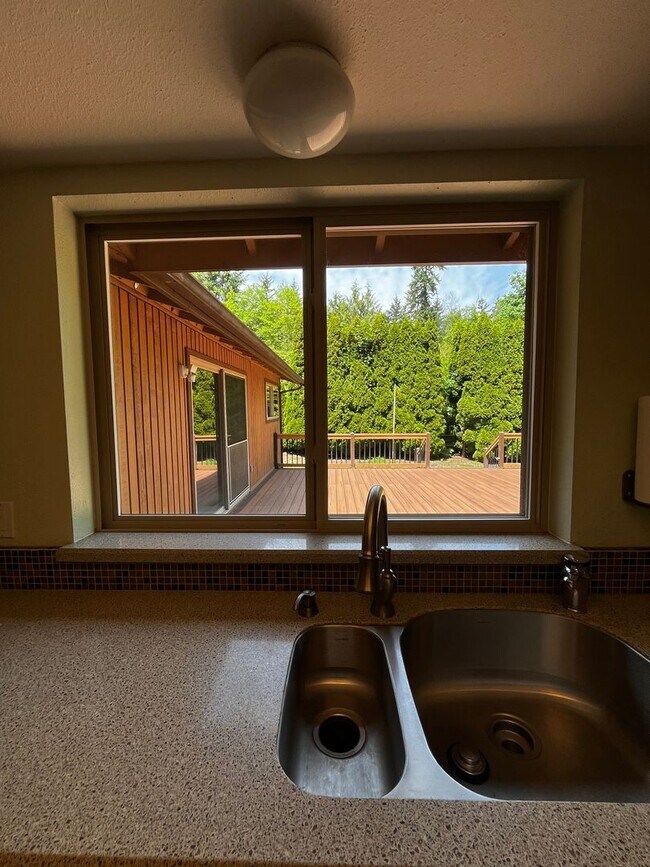 Building Photo - Gorgeous 3 BD 2.25 BA Home on 2 Acres!
