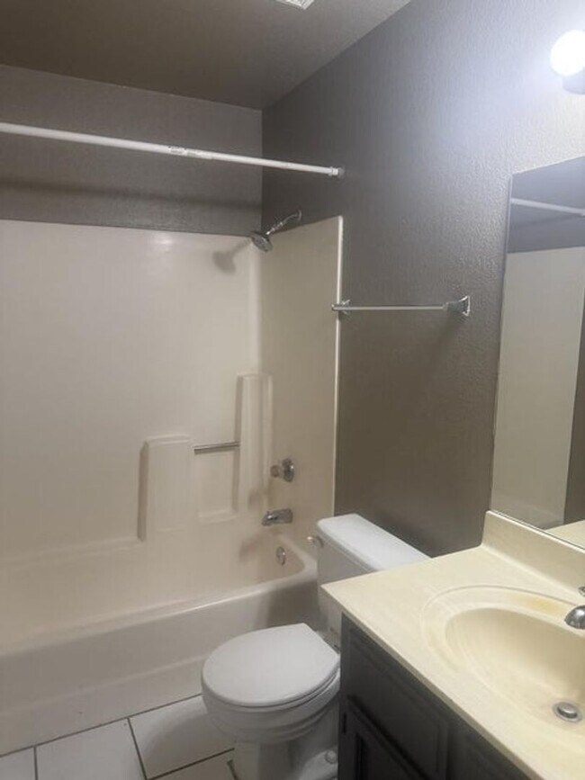 Building Photo - 2-bedroom condo at Stapley and University! MOVE IN SPECIAL!!