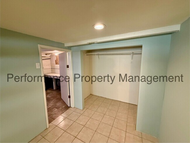 Building Photo - Gorgeous 3 Bed/2 Bath Taft Home w/ Finished Basement, 3 Car Garage & $0 Deposit Option