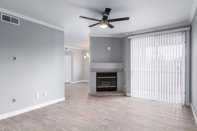 Building Photo - 3 bed remodeled  Old Town condo w/garage