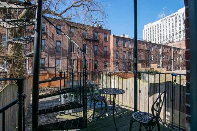 Building Photo - 9/1 No Fee! Two level 5BR/2BA near Brigham Circle, Longwood, Northeastern!