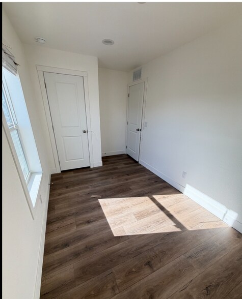 Building Photo - 3601 E Wyoming Ave