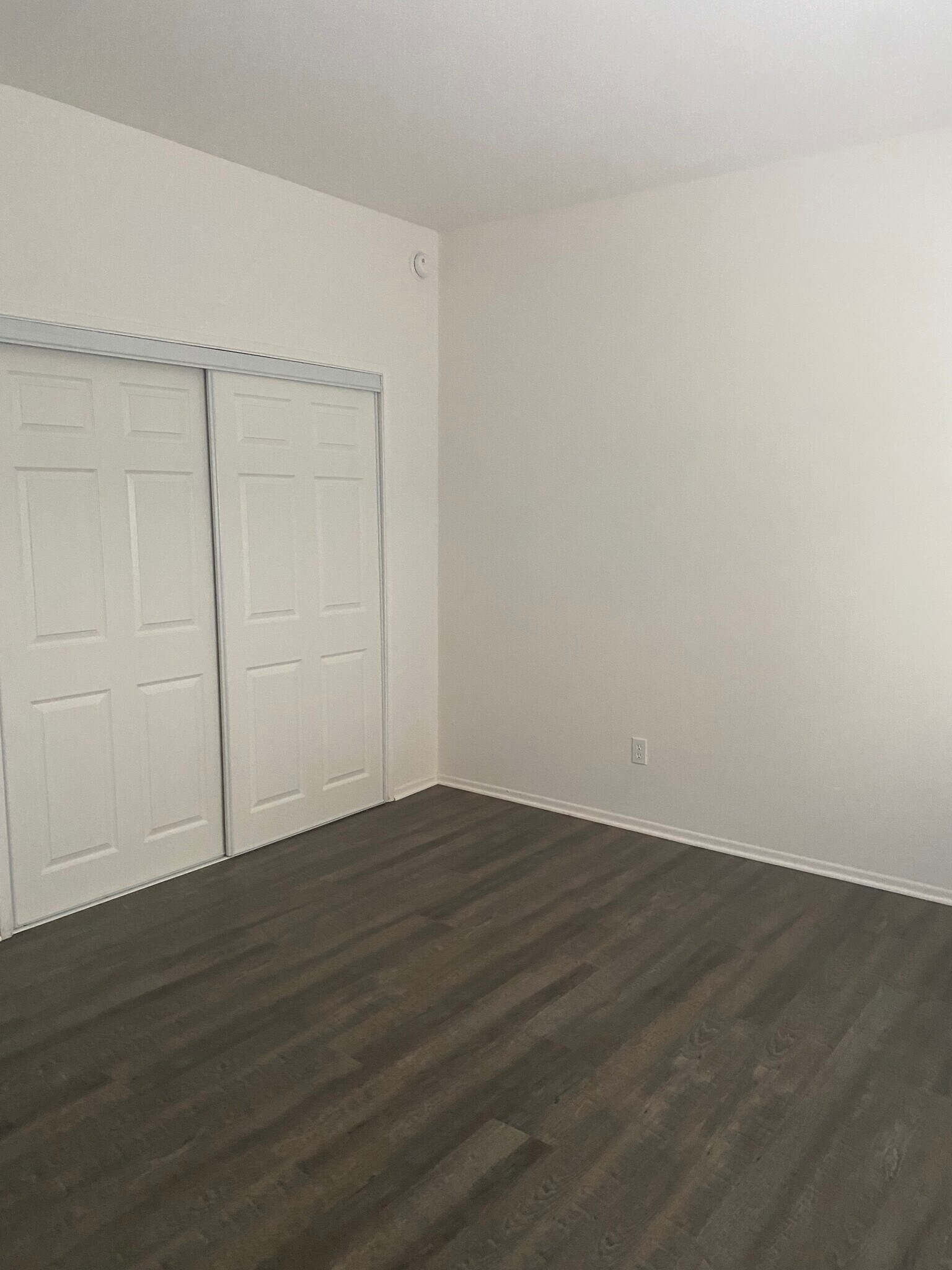 Building Photo - 930 S Venice Blvd