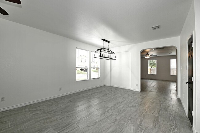 Building Photo - 5 bed | 3 bath | Corner lot | Fully remodeled!!!