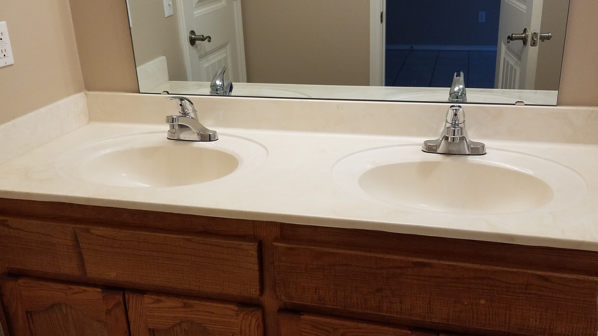 Building Photo - 3706 Wyndham Ave