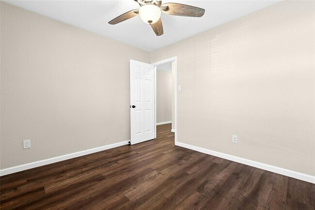 Building Photo - 1105 Hughmont Dr