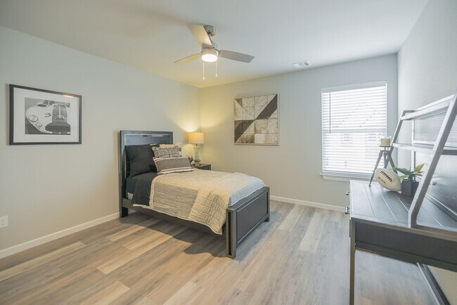 Building Photo - BRAND NEW LUXURY 3 BEDROOM 2.5 BATH TOWNHO...