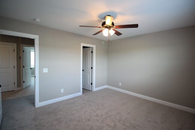 Building Photo - 3329 Briarcliff Dr
