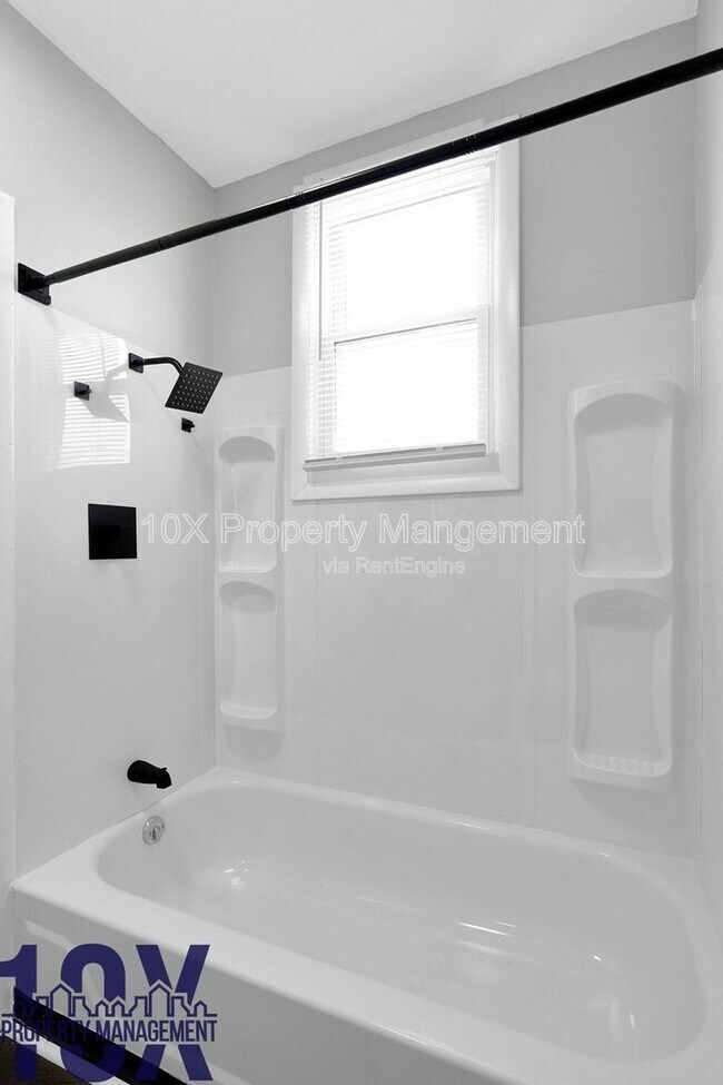 Building Photo - 1805 S 6th St