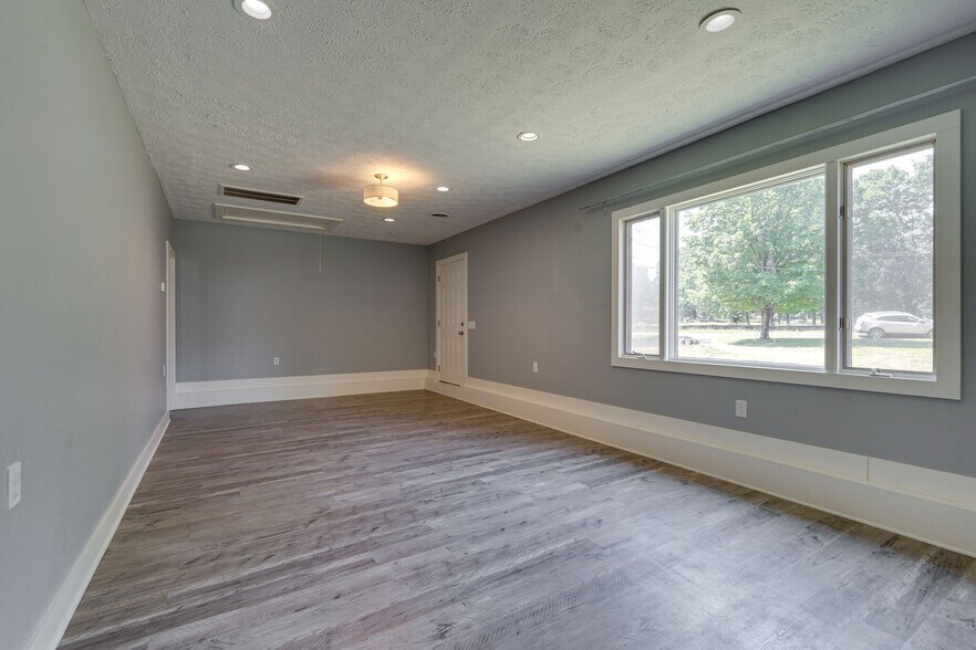 Building Photo - 279 Stones River Rd