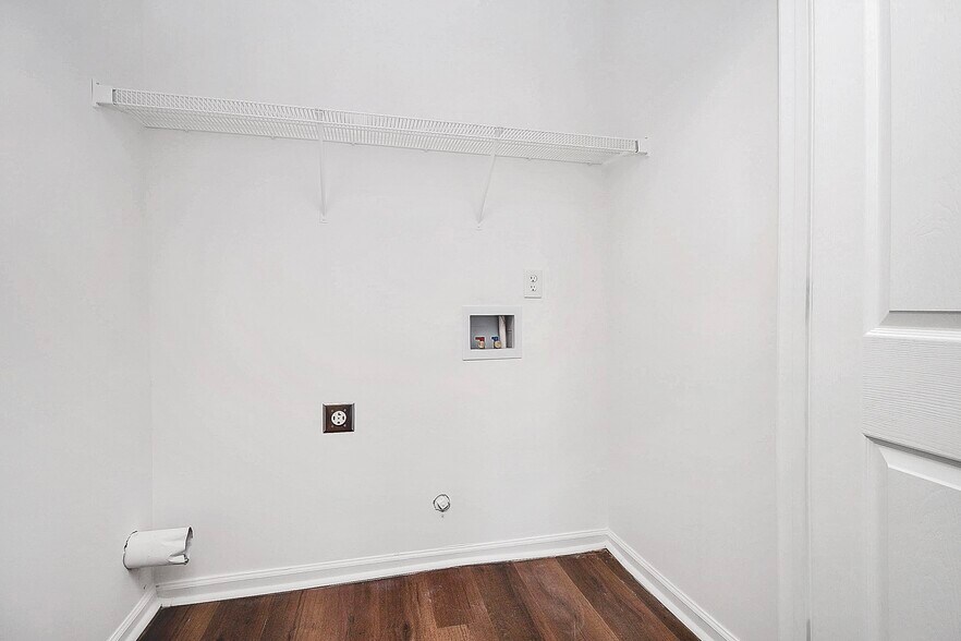 Building Photo - 3530 Crestridge Dr