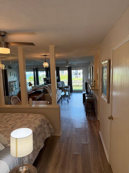 Building Photo - 104 Yacht Club Ln