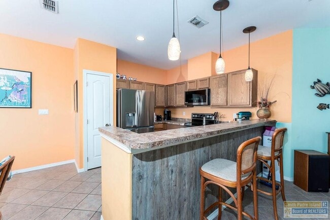 Building Photo - 18 Torrey Pines Dr