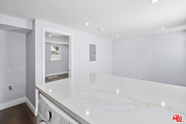 Building Photo - 4622 W 149th St