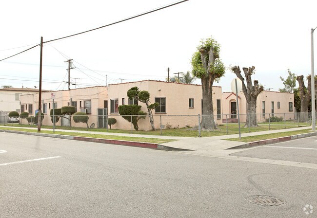 Building Photo - 6104-6110 Mayflower Ave