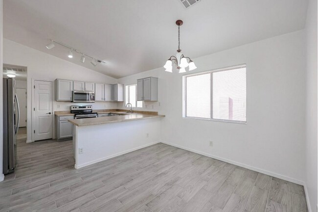 Building Photo - 4Bed/2Bath House in Buckeye! Move-In Ready on 06/04/2026!